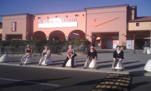 Tour in val di chiana outlet village